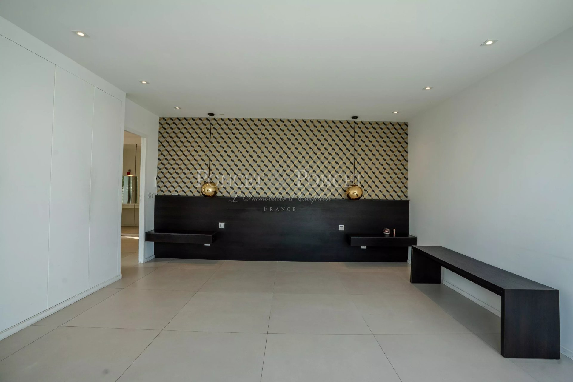 6 Bedroom Villa/Townhouse's Image 10