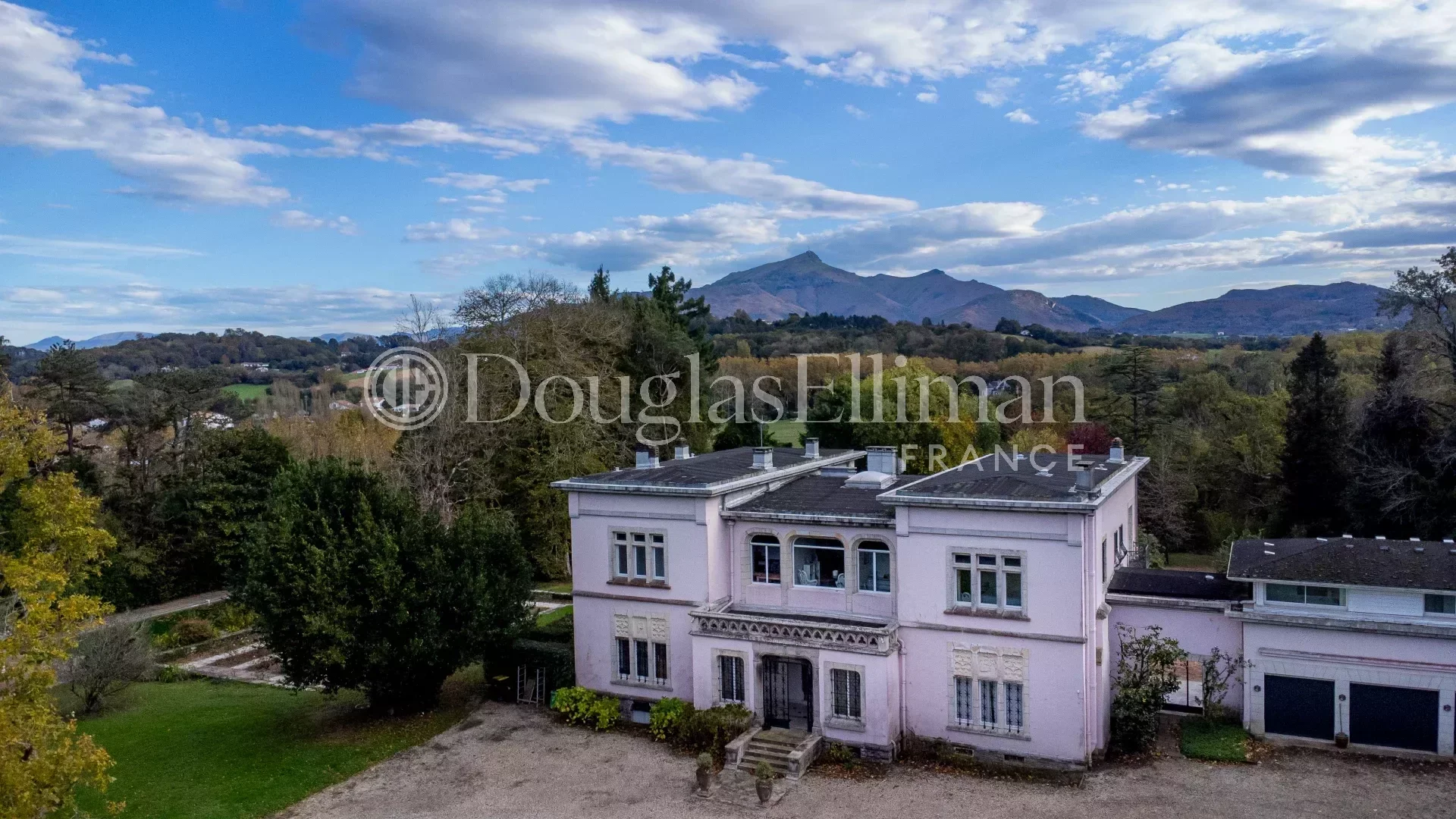 URRUGNE – Exceptional estate at the gates of Saint-Jean-de-Luz - Picture n°2