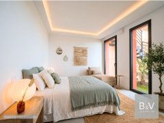 Exceptional 3-Bedroom Garden Apartment with Panoramic Sea Views — photo 5 of 7