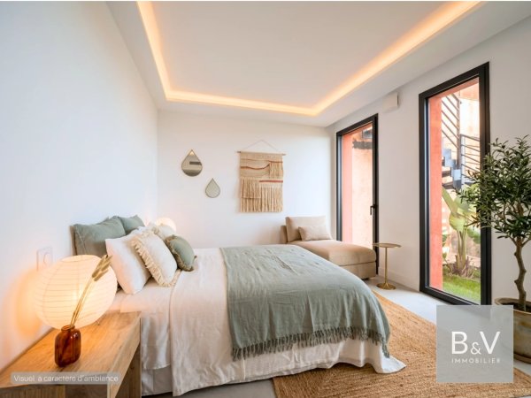 Exceptional 3-Bedroom Garden Apartment with Panoramic Sea Views — photo 5
