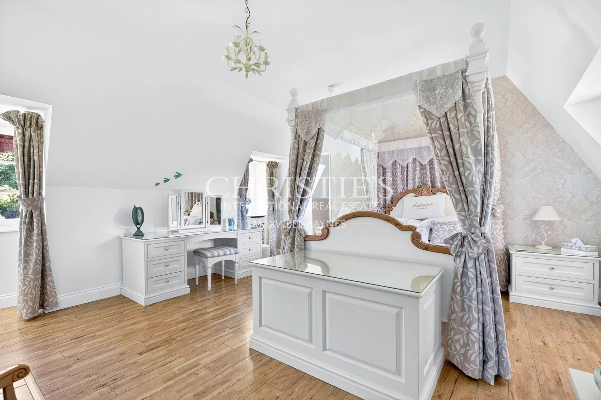 38 Bedroom Chateau's Image 80