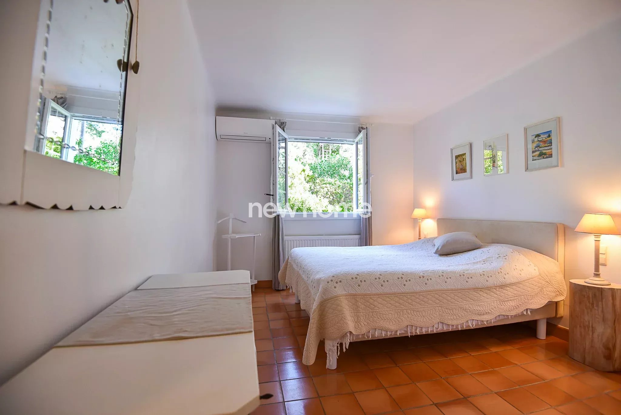 Vue panoramique exceptionnelle et à pied du village