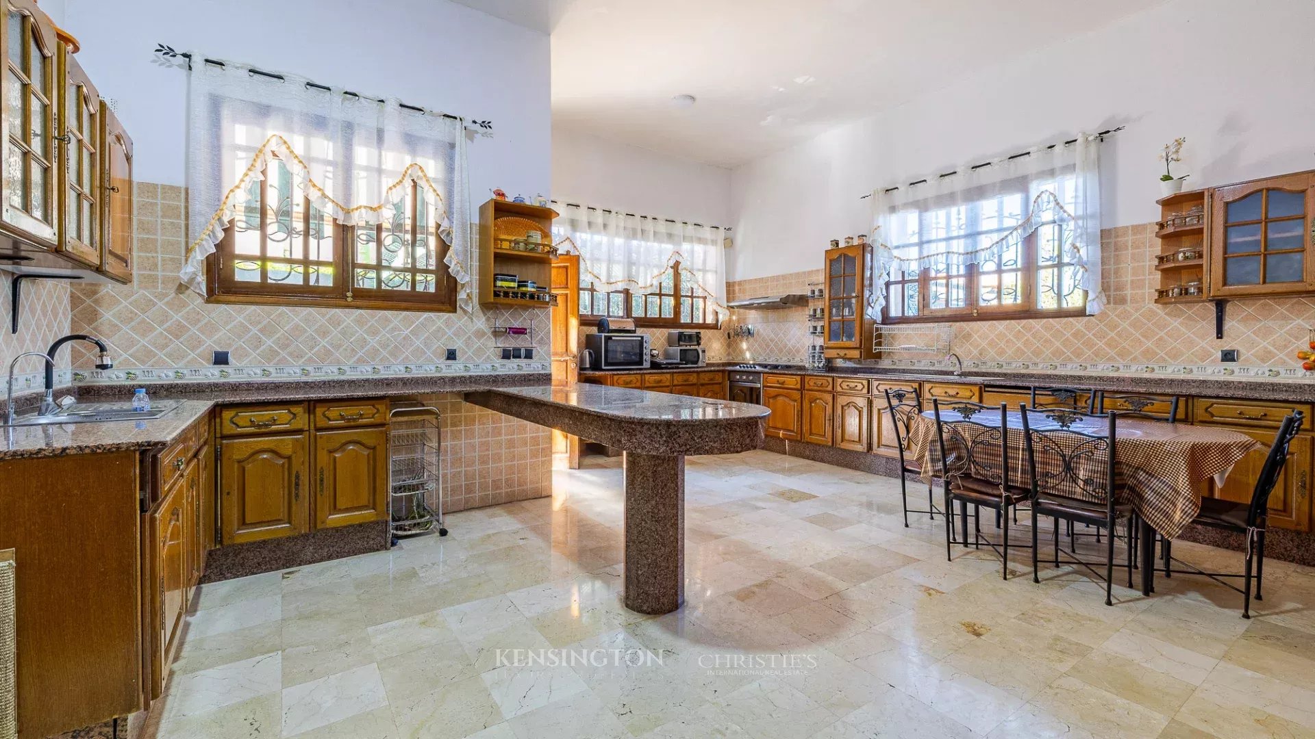 6 Bedroom Villa/Townhouse's Image 15