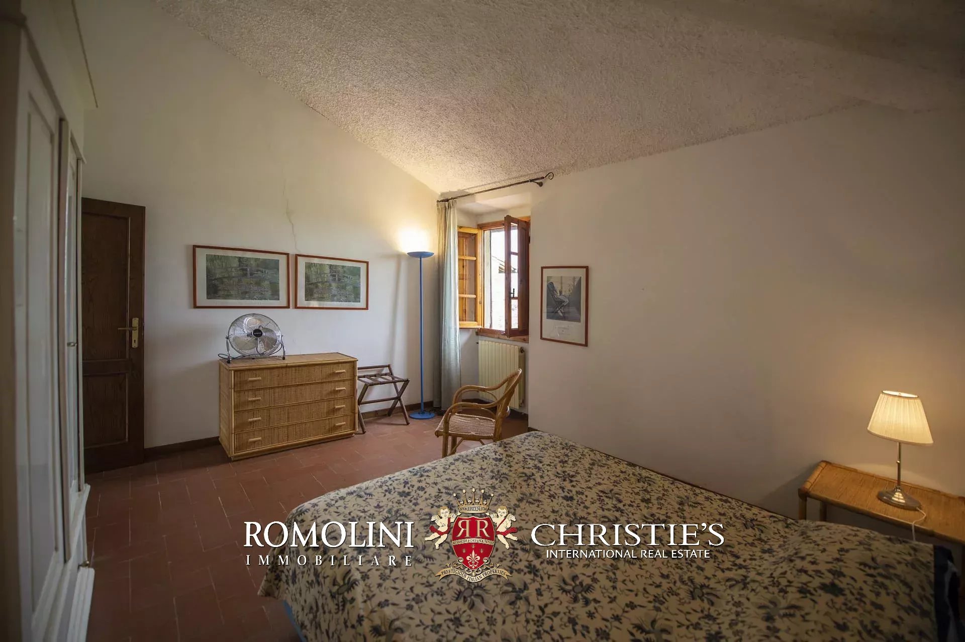 6 Bedroom Vineyard's Image 37