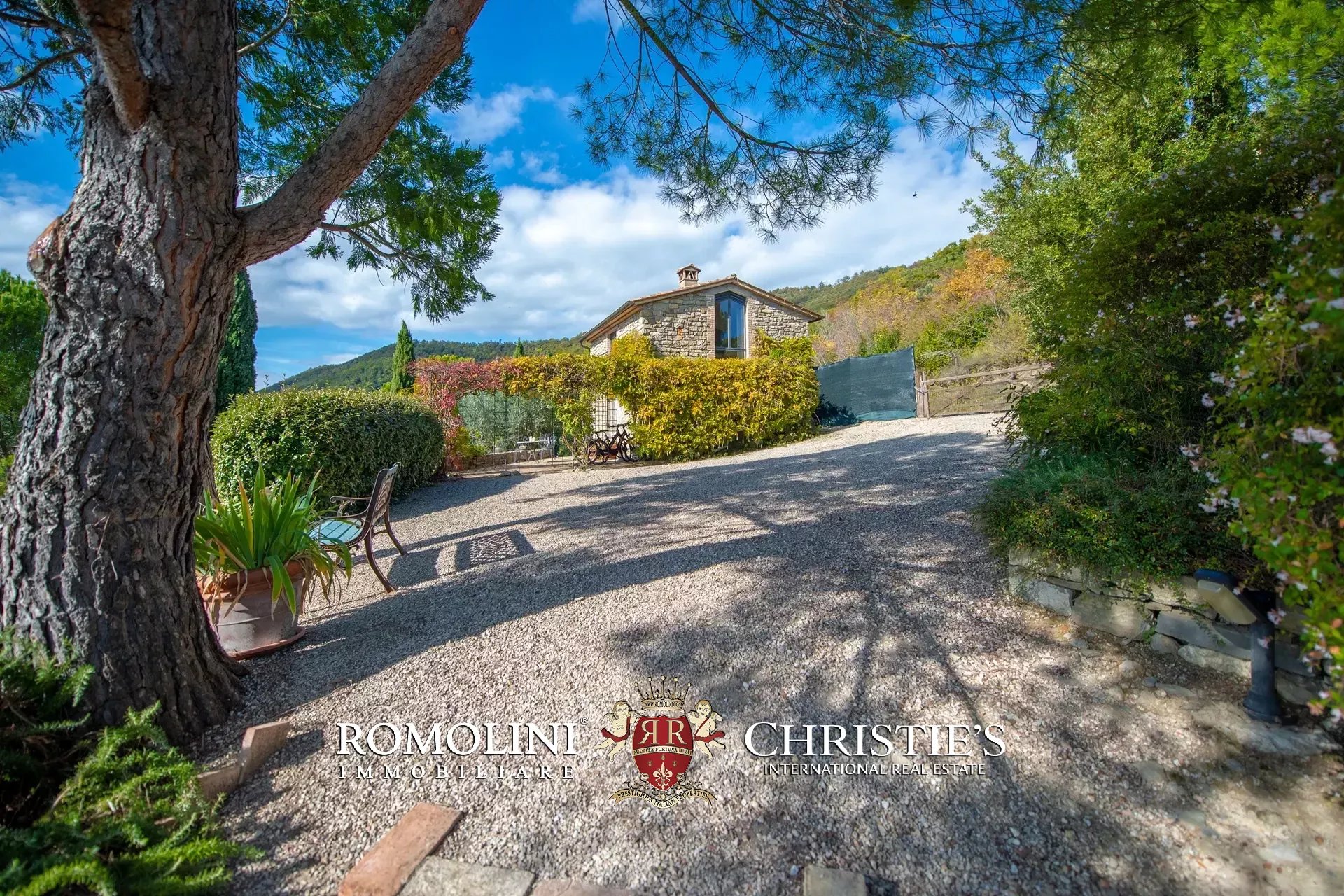  FINELY RESTORED RURAL COMPLEX FOR SALE IN UMBERTIDE UMBRIA
