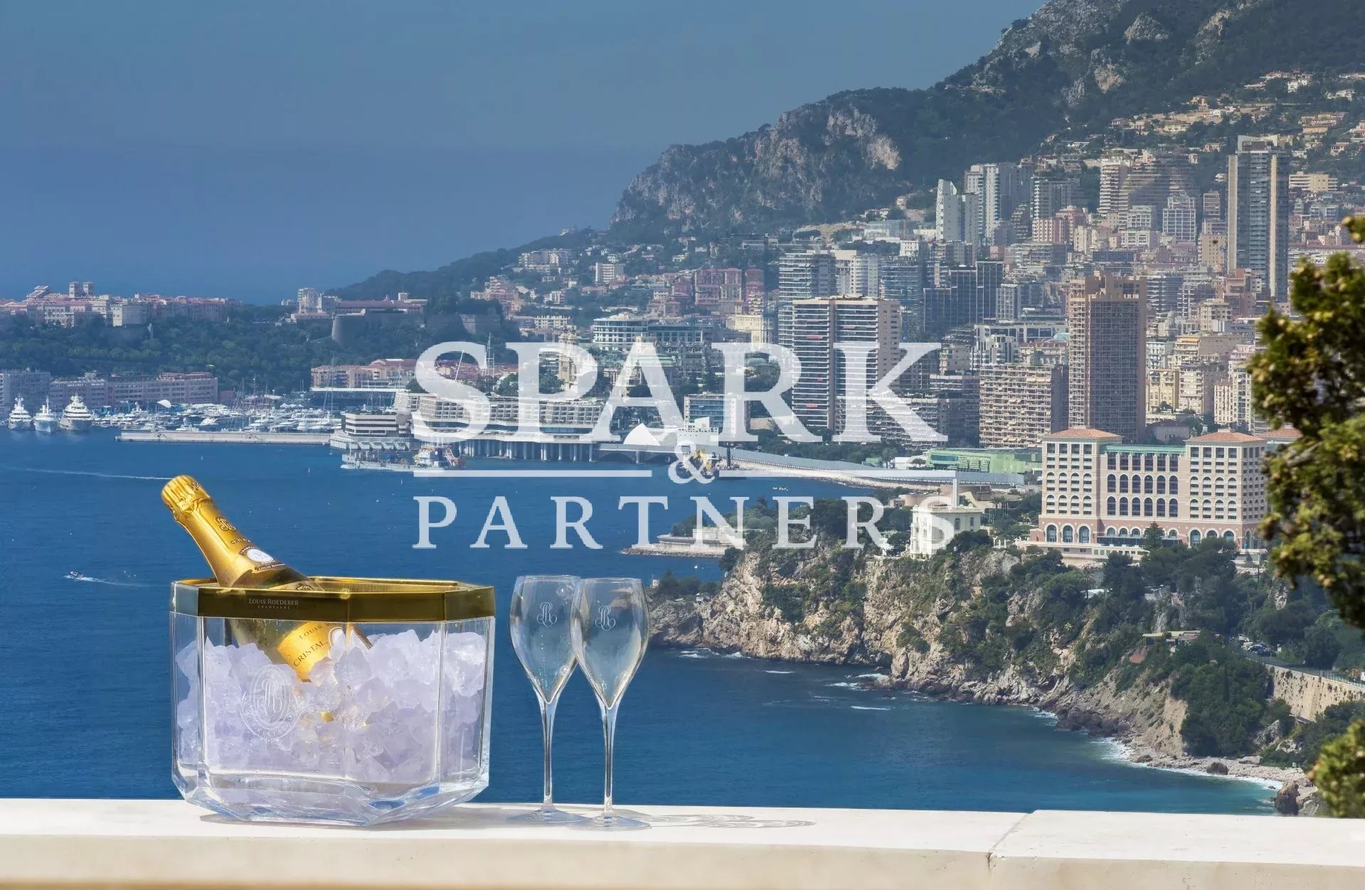 Location villa de luxe vue mer proche Monaco 