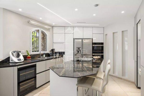 Elegant Renovated Bastide Within Walking Distance of Saint-Paul-de-Vence — photo 7