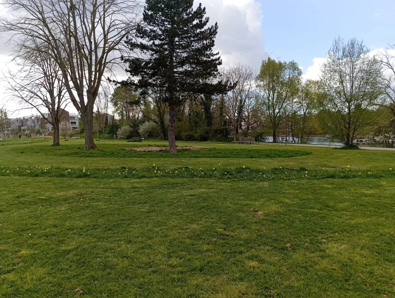 MAISON de 90 m² avec 3 chambres et jardin secteur RIVE CHARMANTE