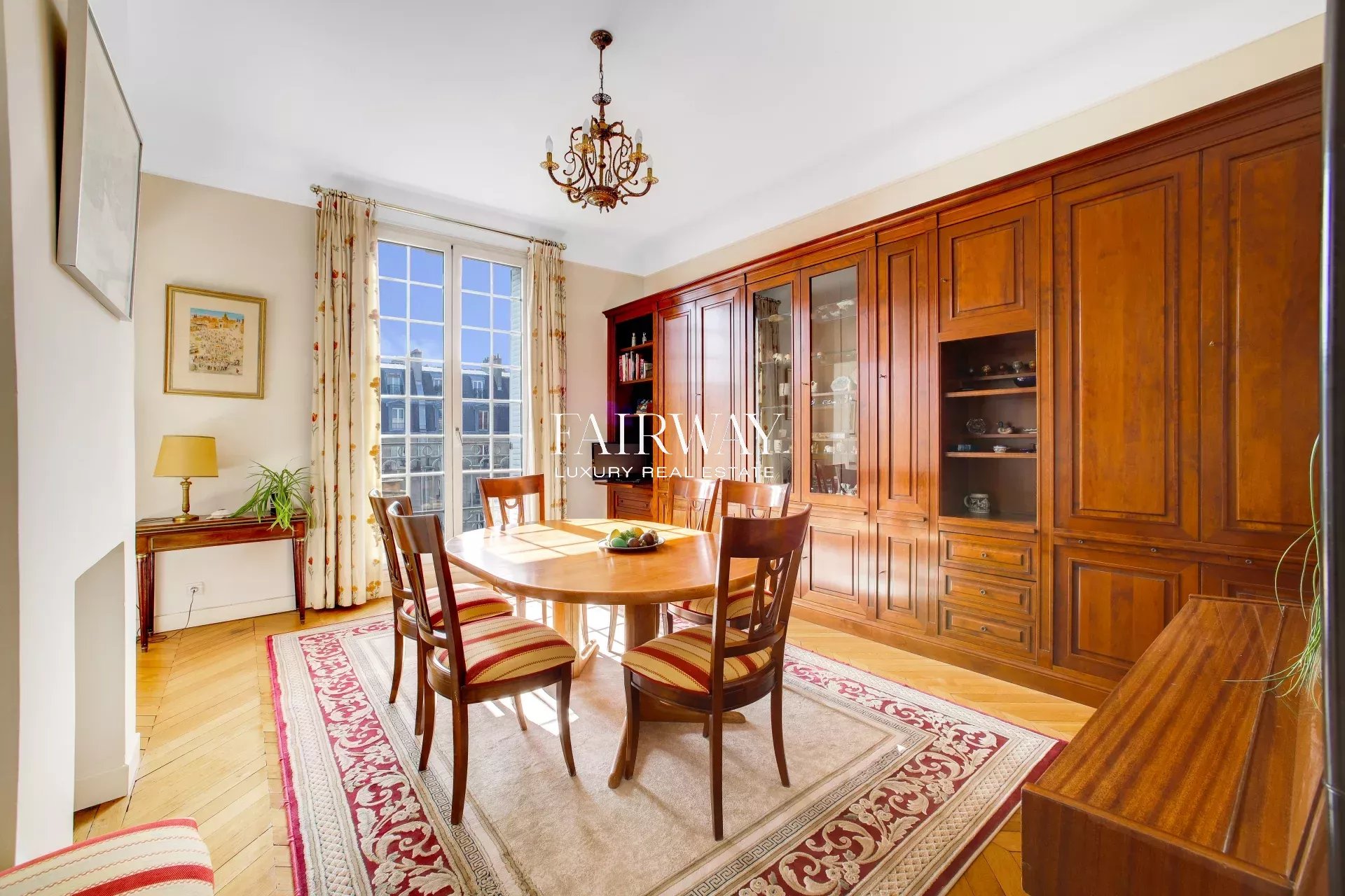 Duplex 240 m² aux derniers étages avec balcon