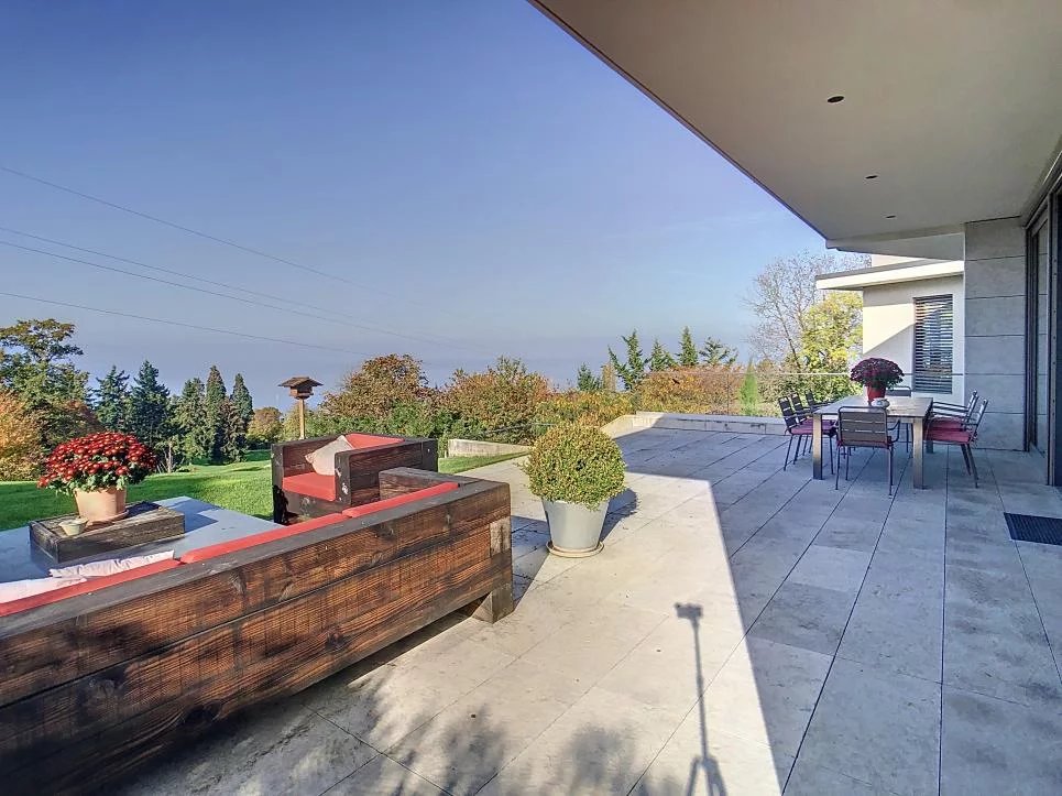 Villa d'architecte en bordure du Golf Resort.