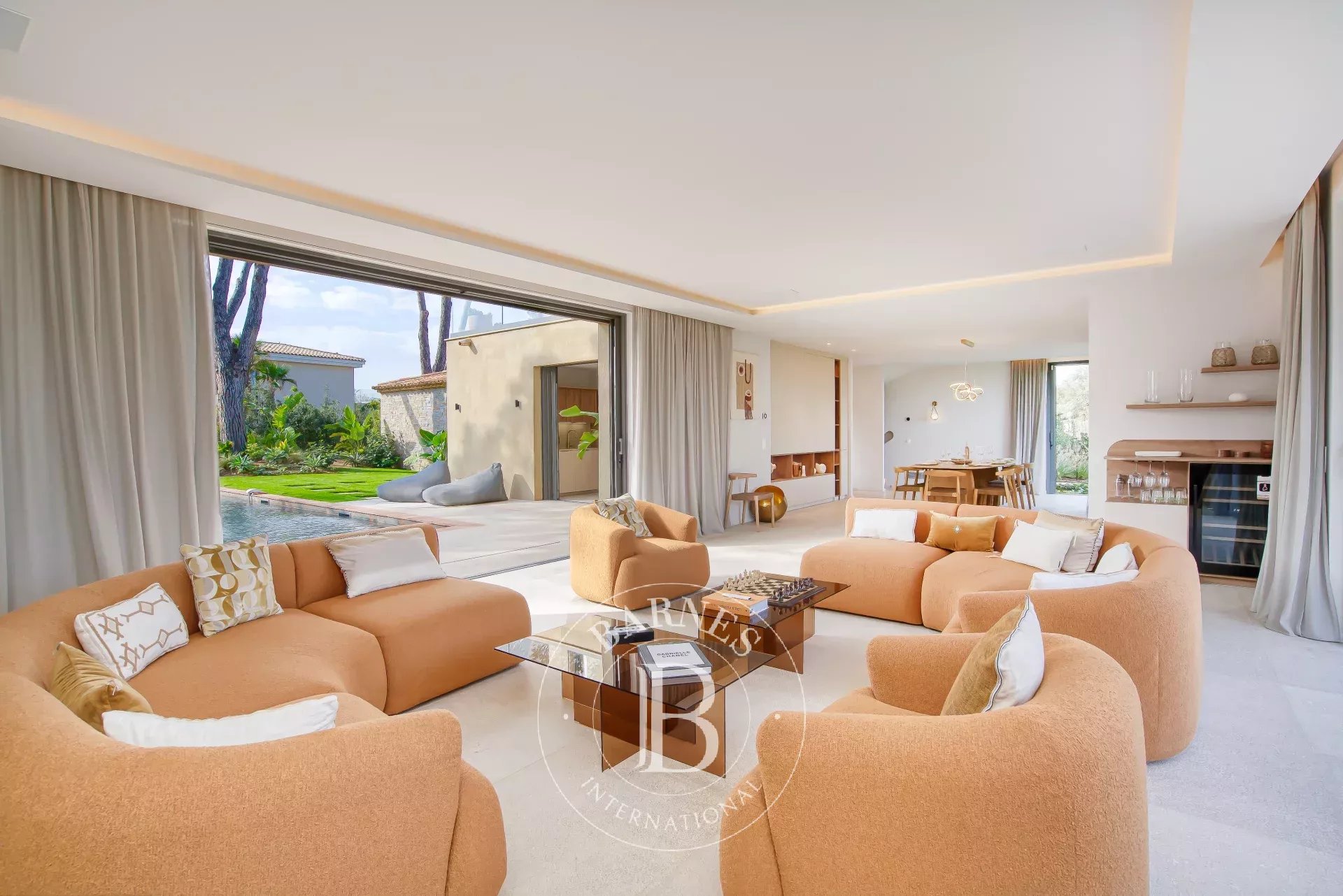 SAINT-TROPEZ - DOMAINE PRIVE - VILLA NEUVE AVEC VUE MER ET 7 CHAMBRES
