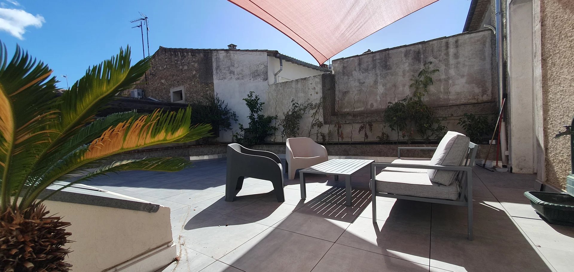 Maison vigneronne rénovée de 176 m² au cœur de Puimisson – Grand garage & terrasse