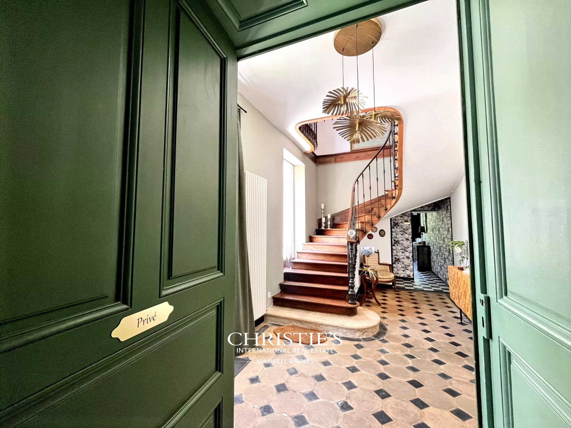 9 Bedroom Chateau's Image 7