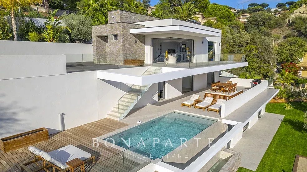 SAINTE-MAXIME - VILLA D'EXCEPTION AVEC PISCINE