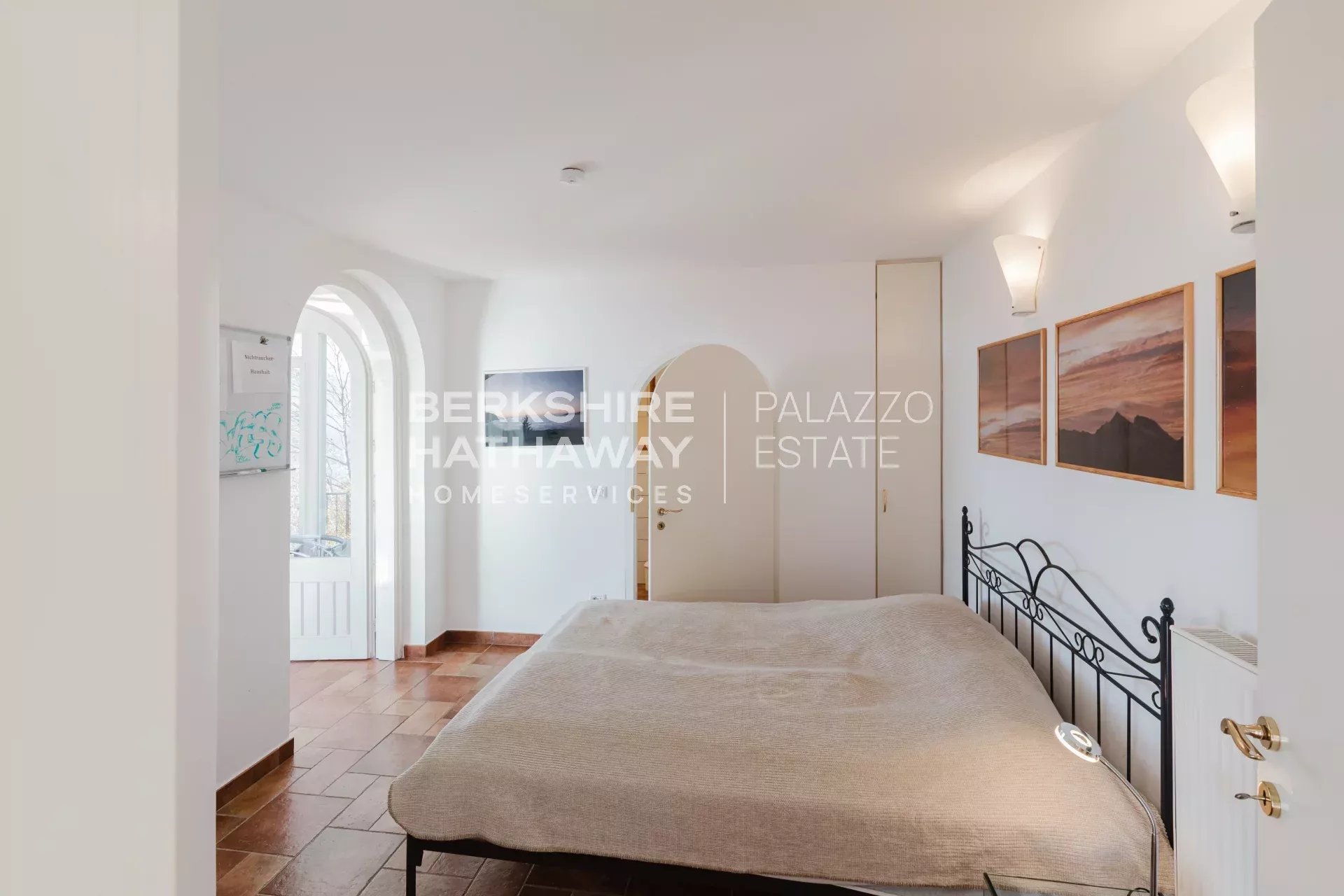 Villa moderna di lusso con vista panoramica sul Lago Maggiore e sulle Alpi