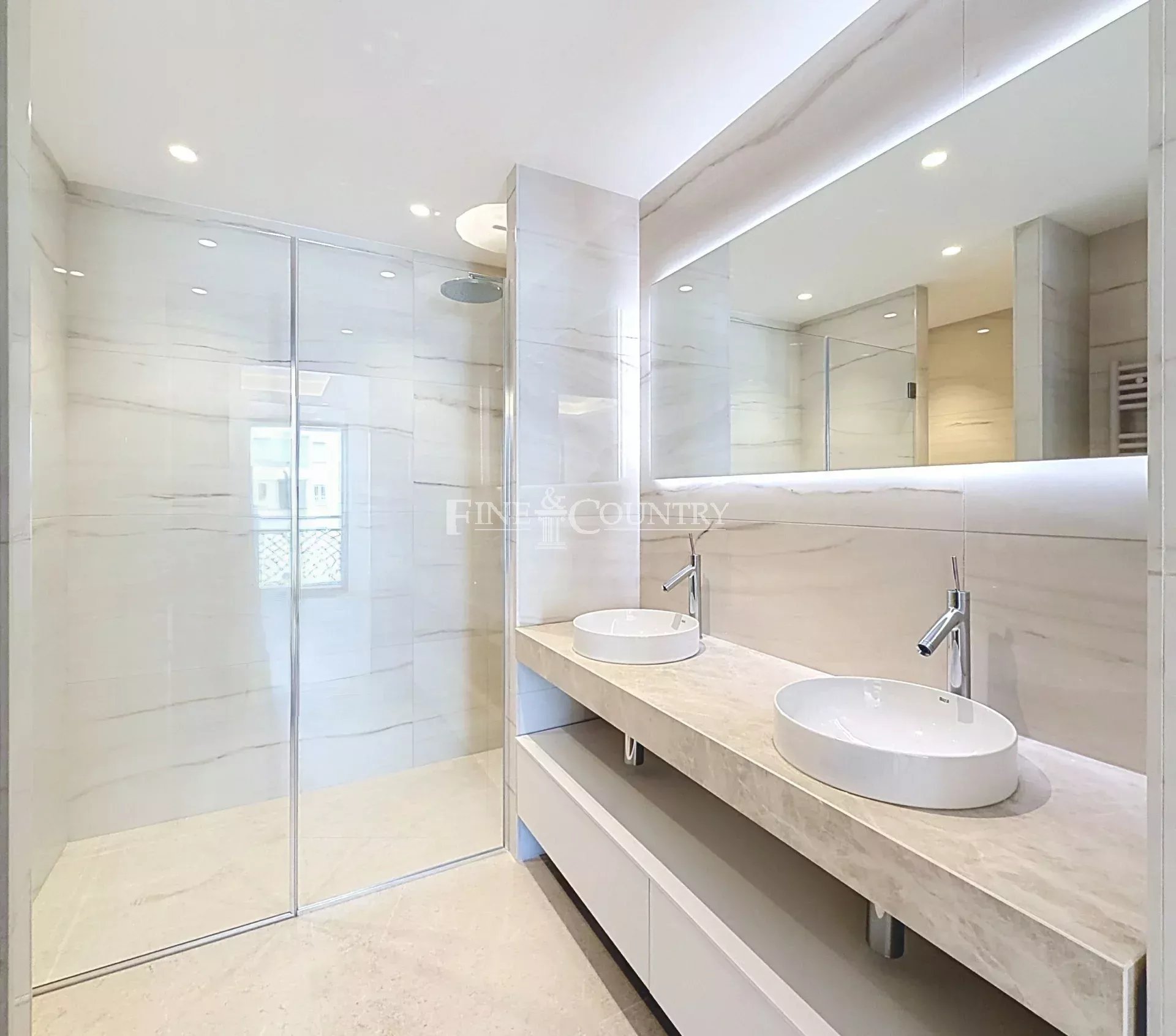Photo of APPARTEMENT FOR SALE CANNES SEA VIEW
