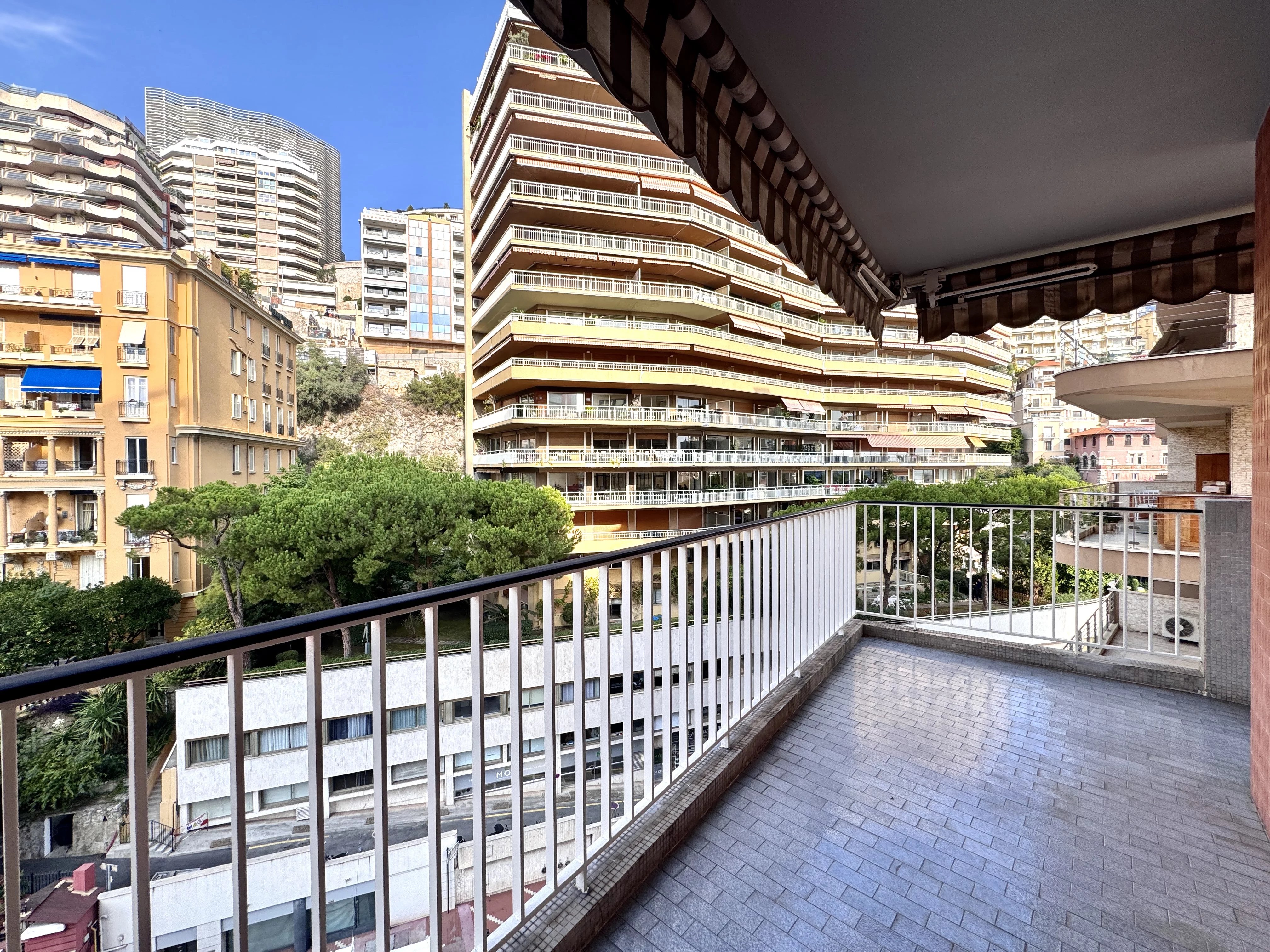 Prime Location in the Heart of Monaco – Front Row Grand Prix View