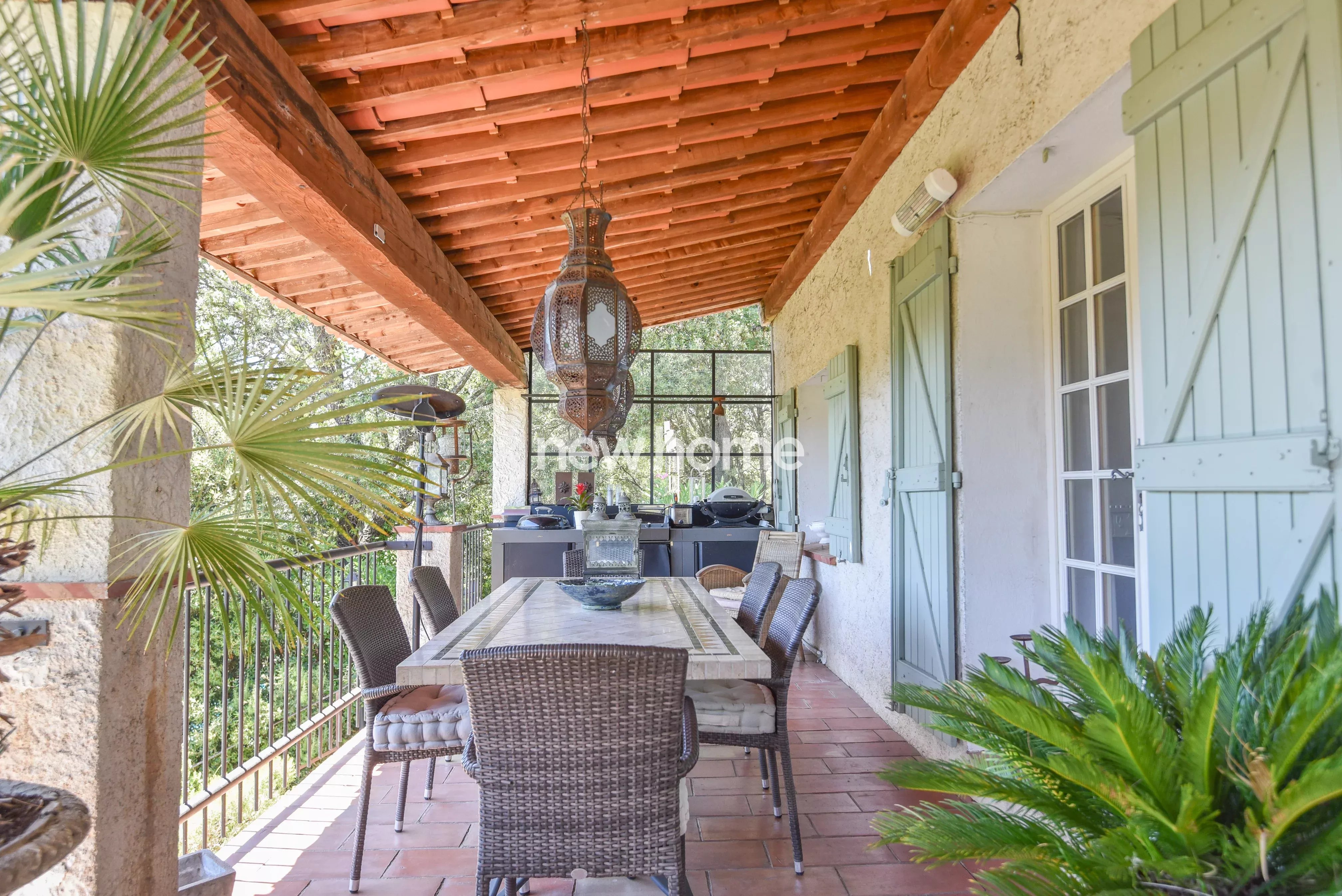 Maison spacieuse sur un terrain vaste et arboré