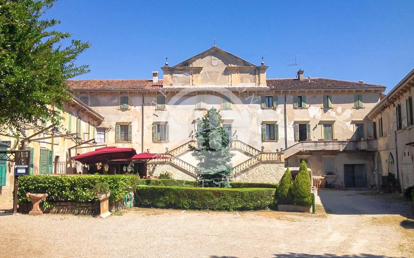 Villa in Verona - view 1