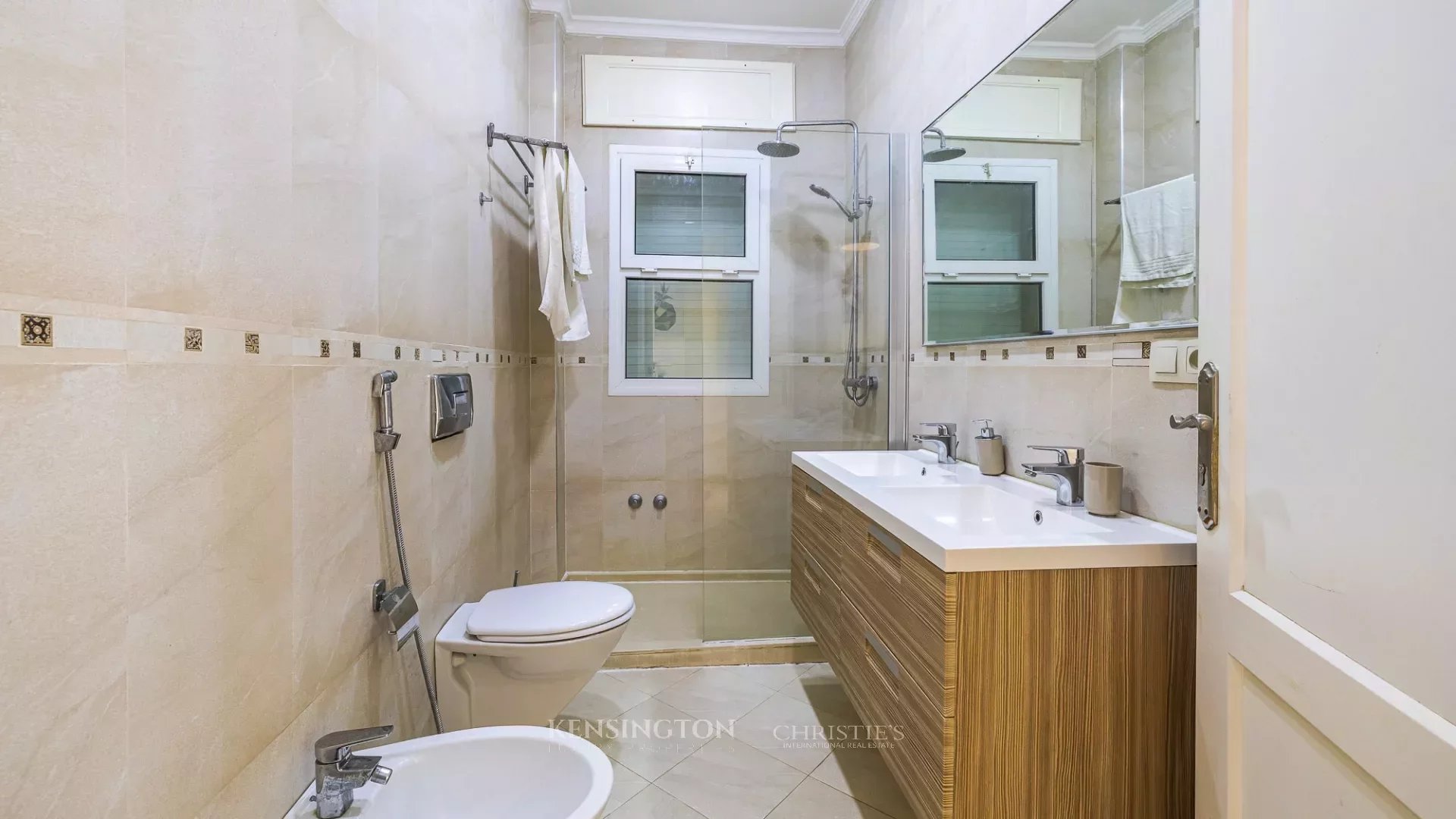 7 Bedroom Villa/Townhouse's Image 14