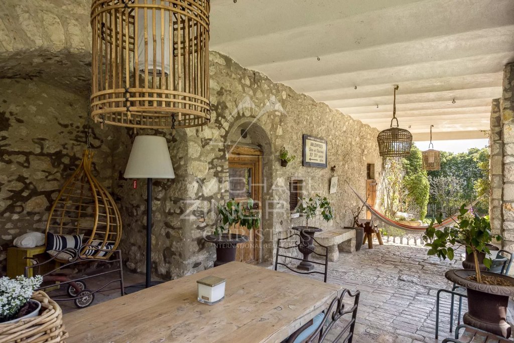 Villa for sale in La colle-sur-loup — La Colle-sur-Loup – In the heart of the village