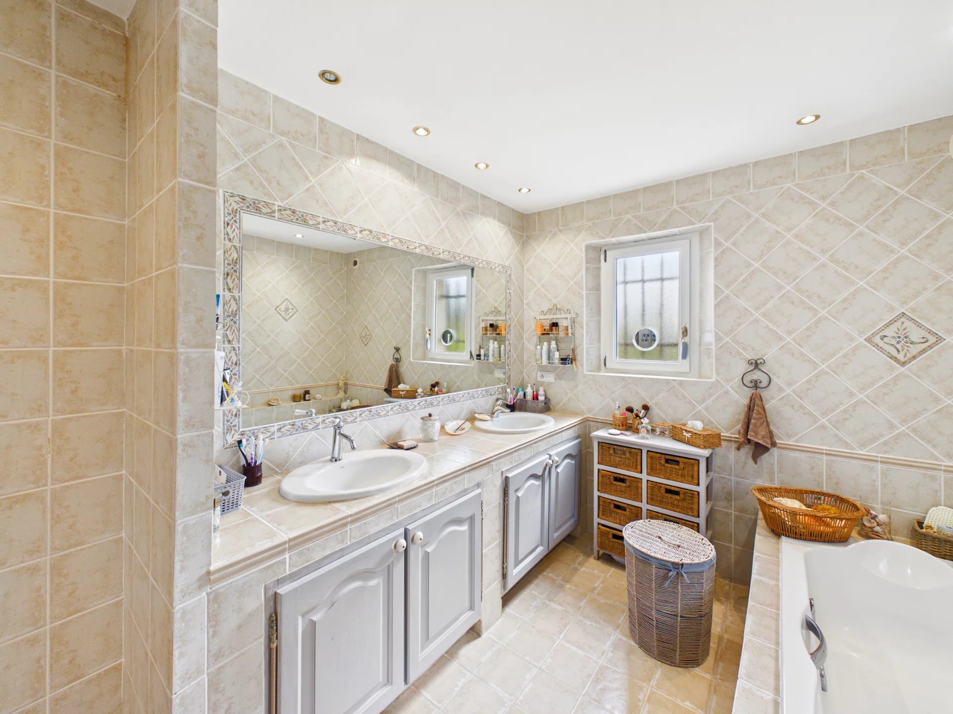 Fabulous 4 bedroom house with large Independent Studio and Swimming Pool - Fayence
