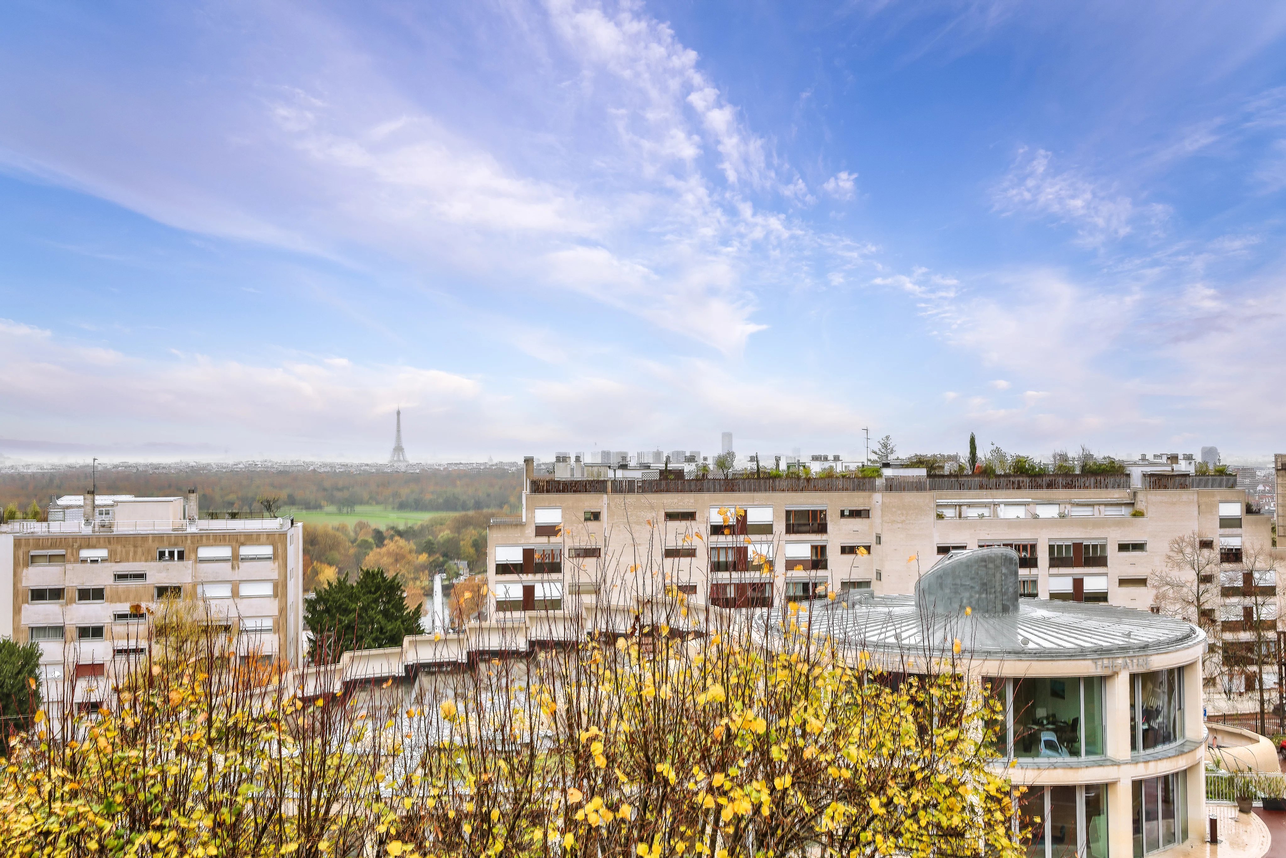 Saint-Cloud  -  A bright 4-room apartment with a balcony