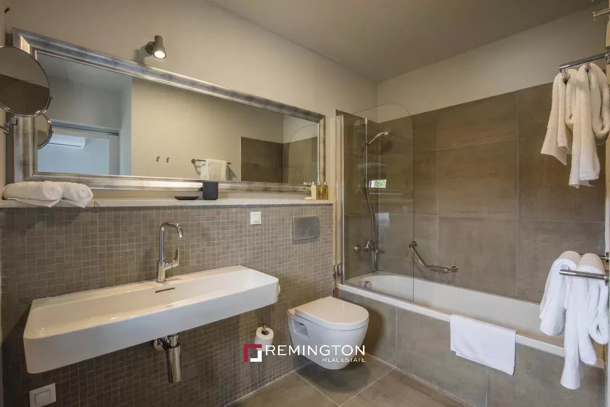 5 Bedroom Villa/Townhouse's Image 24
