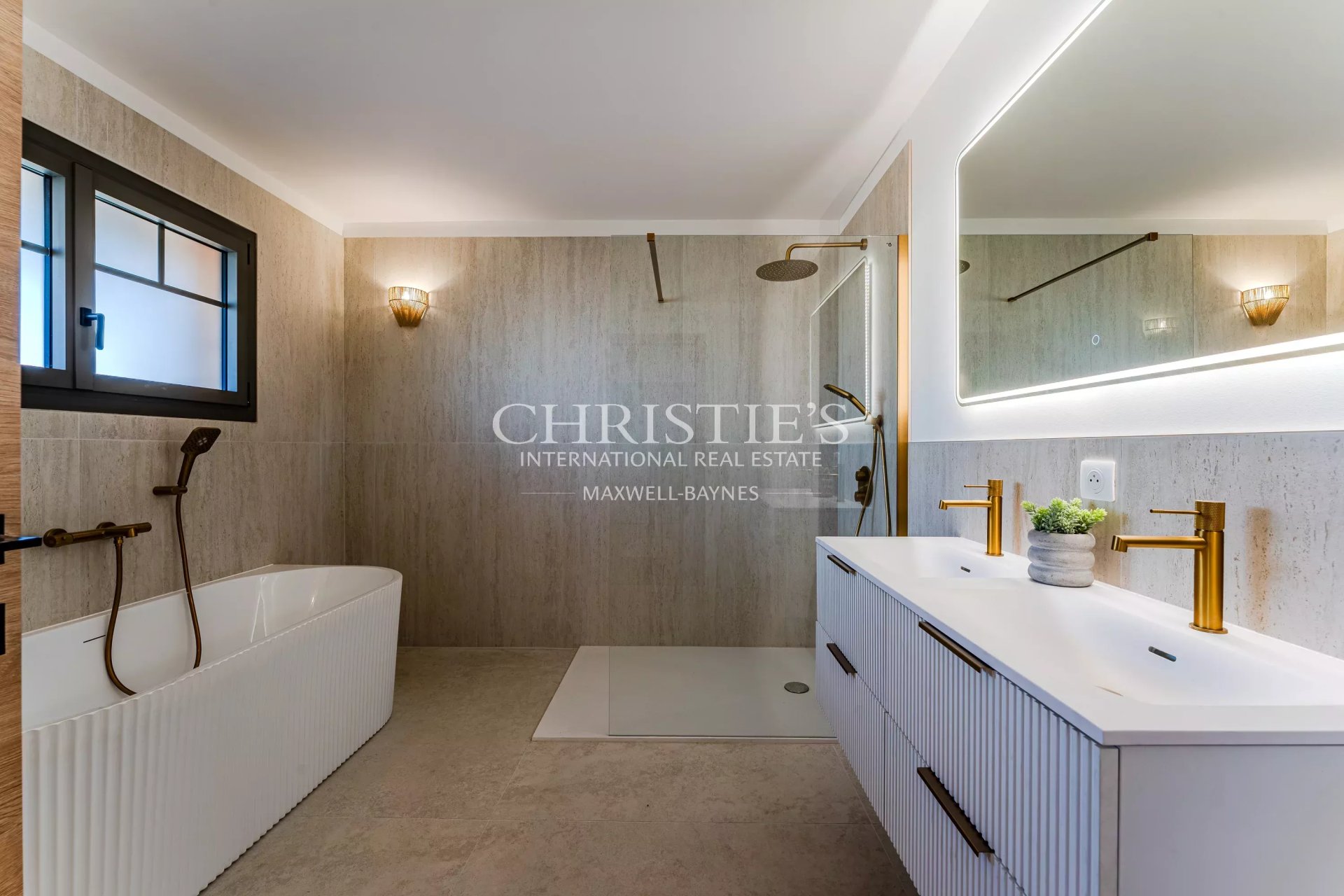 4 Bedroom Villa/Townhouse's Image 15