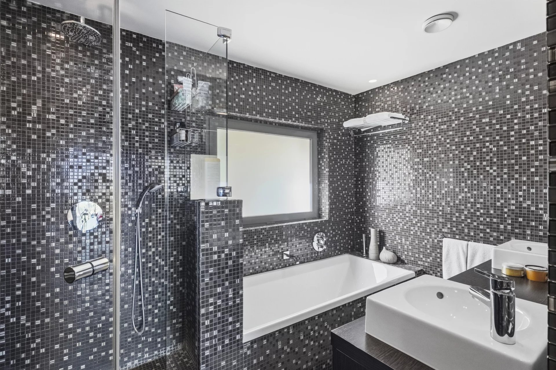 Modern 5-bedroom villa with open views and pool