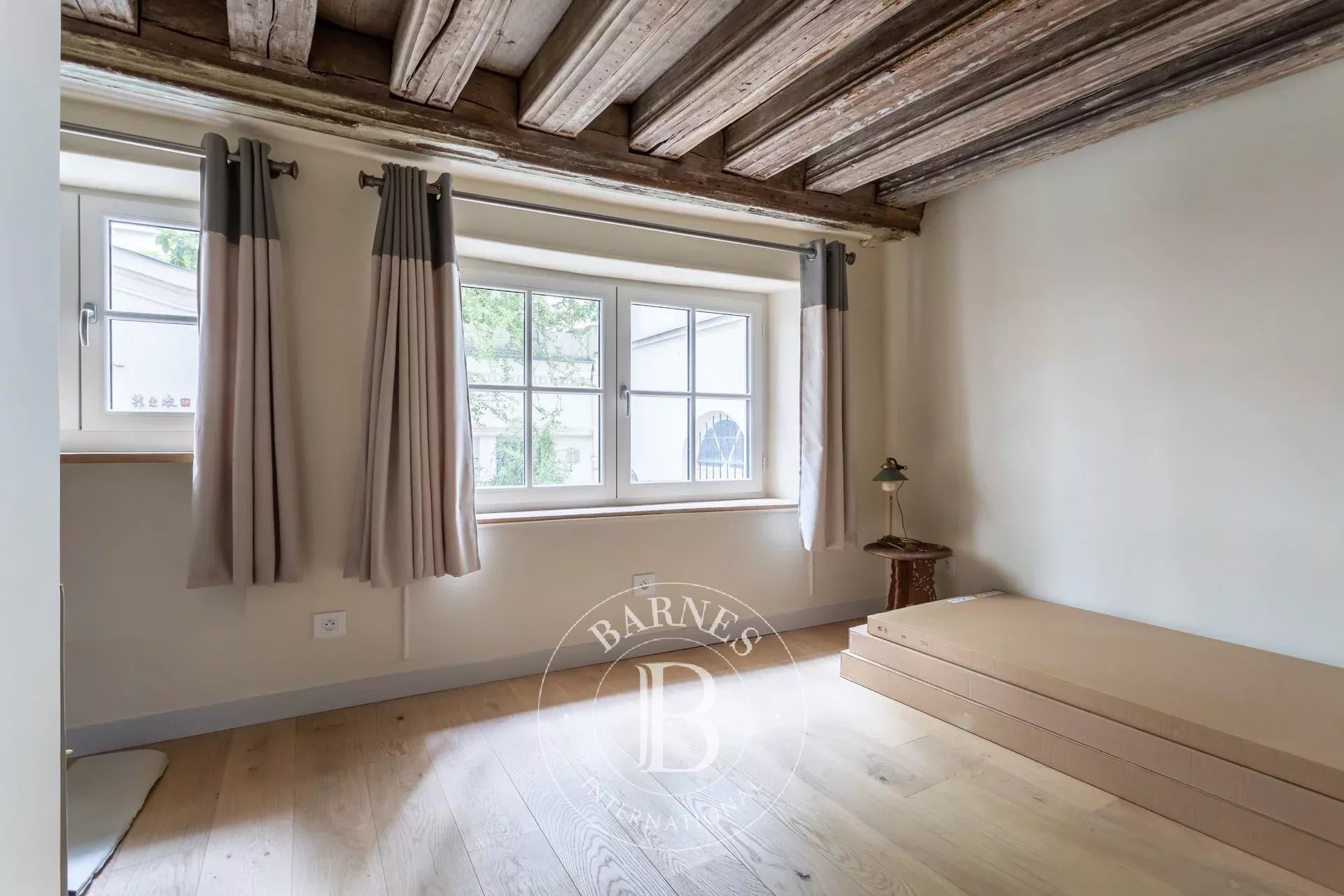 Daire Paris 4ème - picture 4