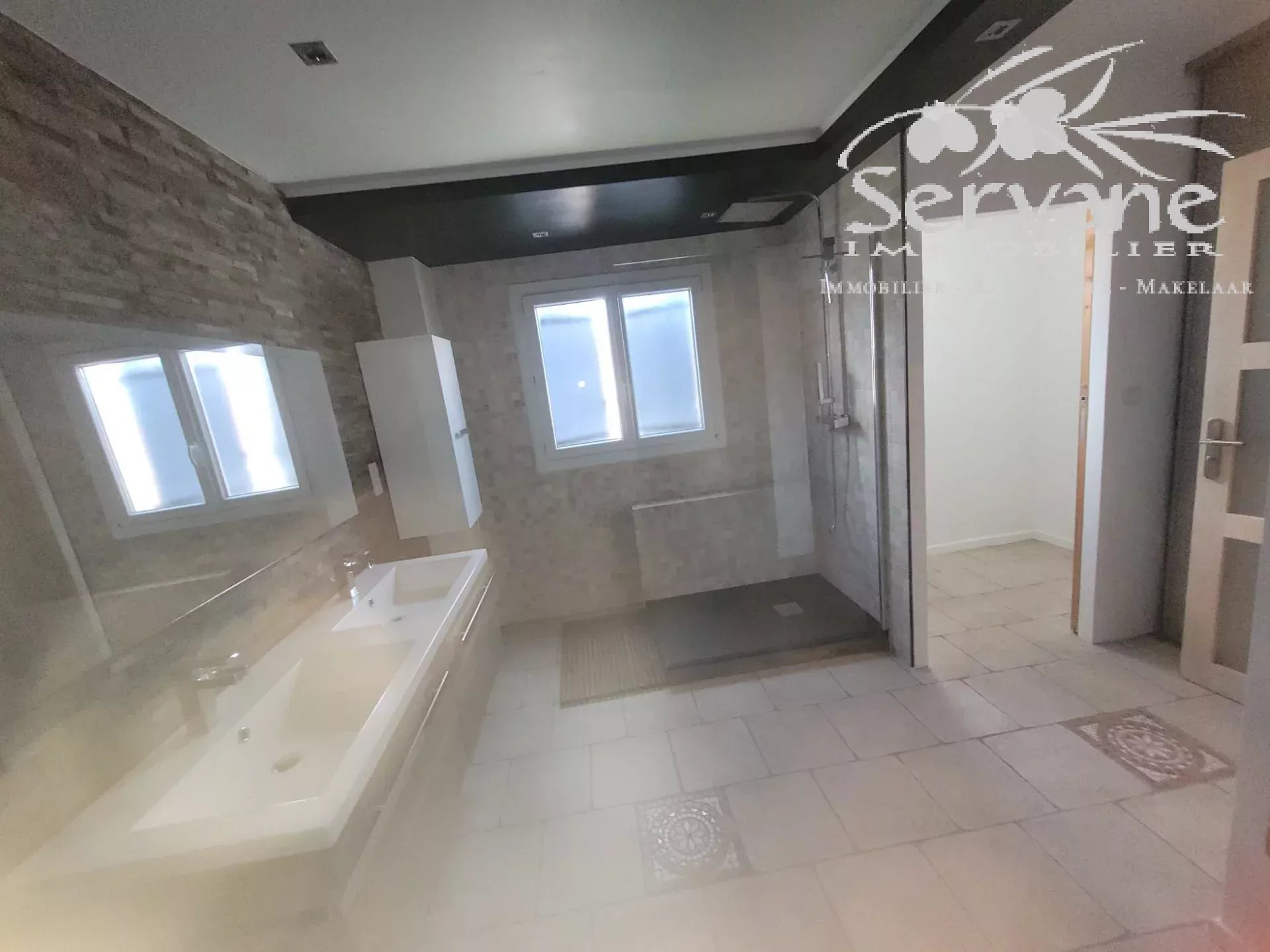 Charming 2-Bedroom Villa with Modern Amenities in Fréjus