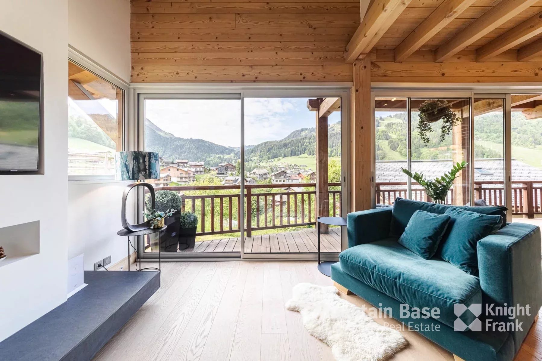 Photo of Stylish 5 bedroom chalet in central Morzine