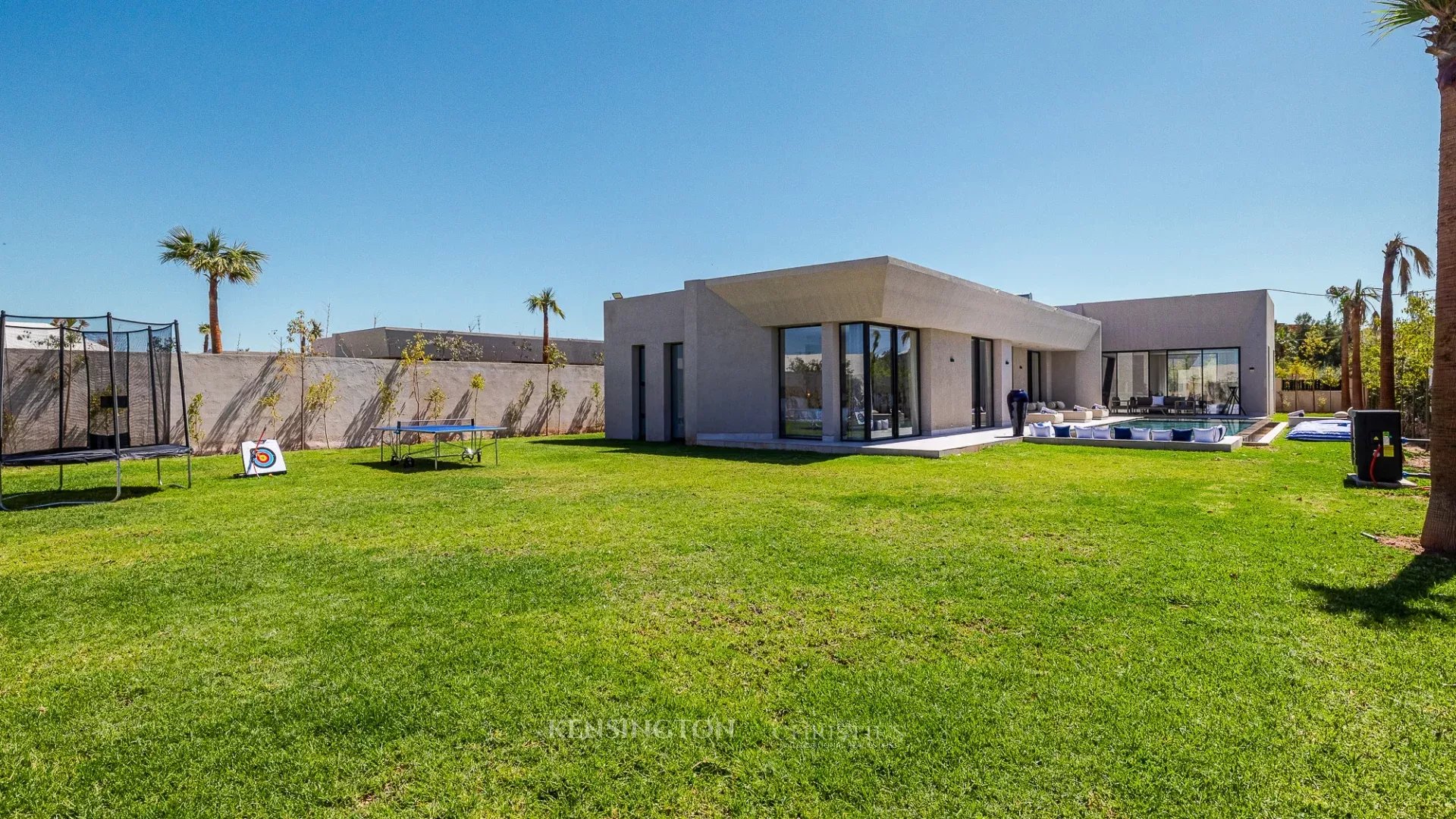 4 Bedroom Villa/Townhouse's Image 3