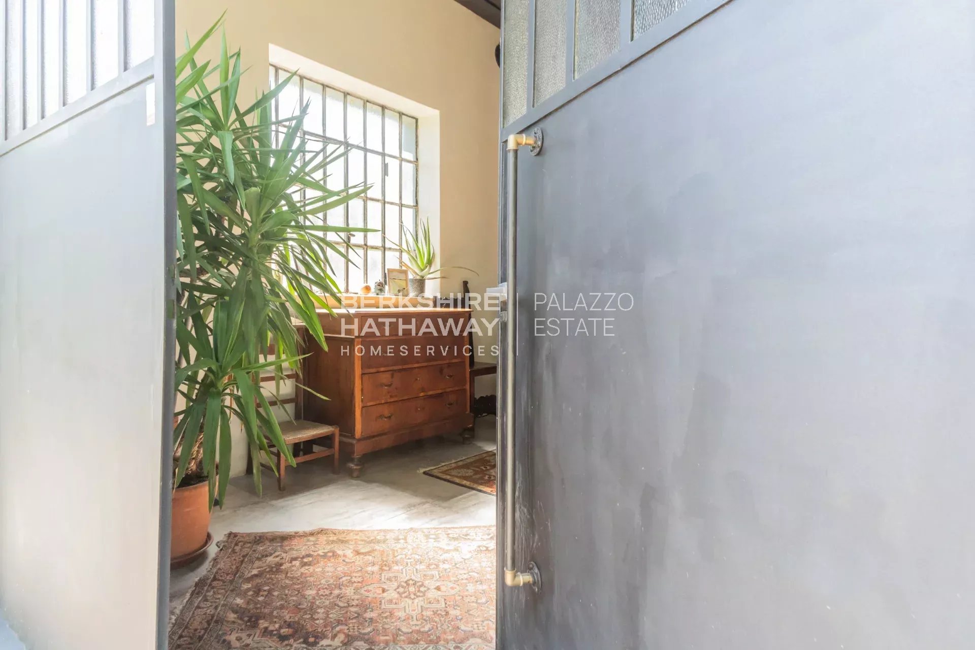 Villa bifamiliare con giardino a Biandronno, a pochi passi dal Lago di Varese