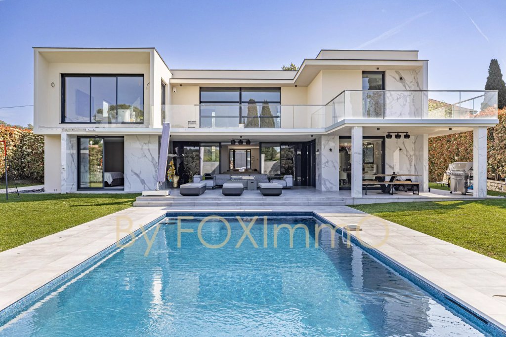 Villa for sale in Biot — Luxurious contemporary villa with 10 rooms in Biot
