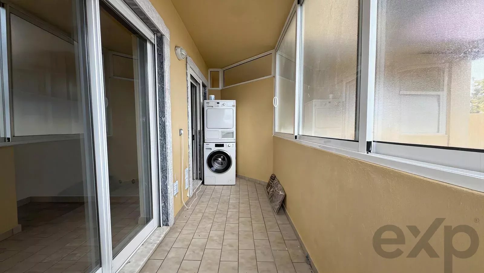 Spacious 3-Bedroom Apartment in Quelfes, Olhão 86993728 image 3