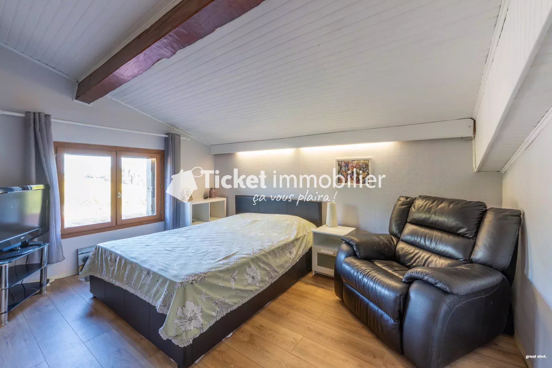 THIL - Maison T5 de 226m2 avec piscine, terrain de 9000m2 et dépendance à rénover — photo 10