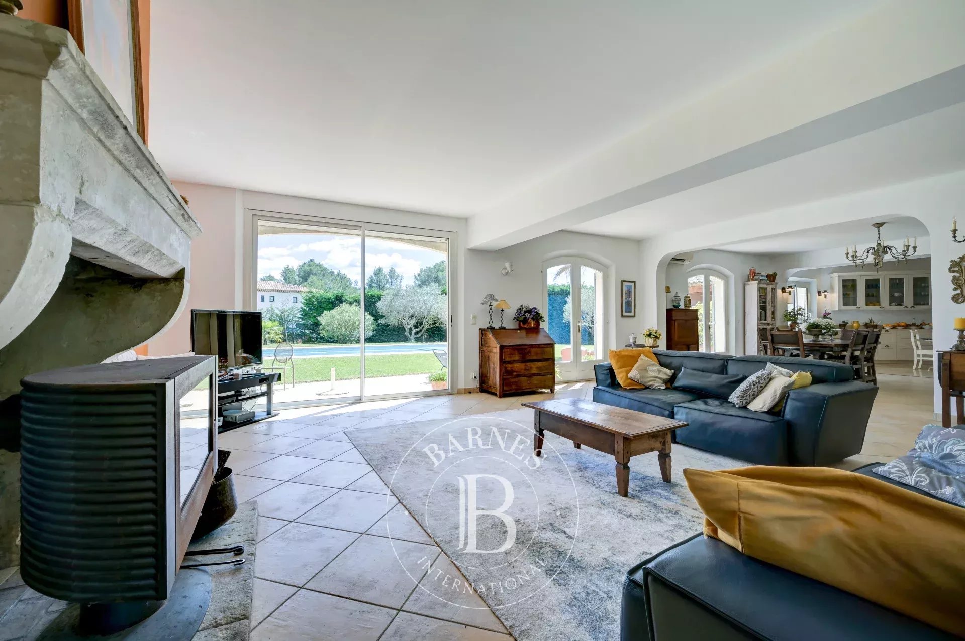 NORTH AIX EN PROVENCE-2400 SQFT HOUSE-4 BEDROOMSSWIMMING POOL - picture 7