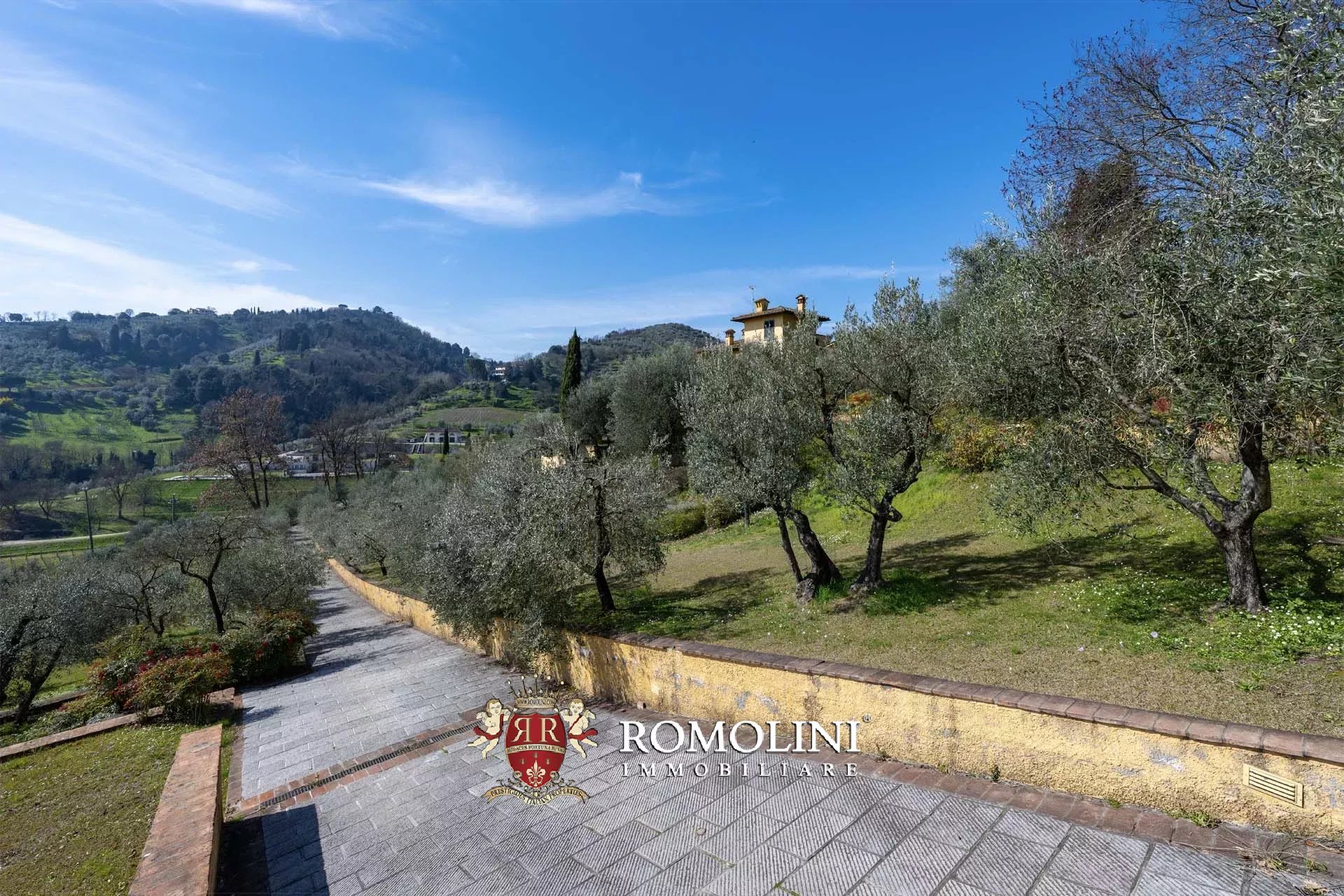 10 Bedroom Villa/Townhouse's Image 24
