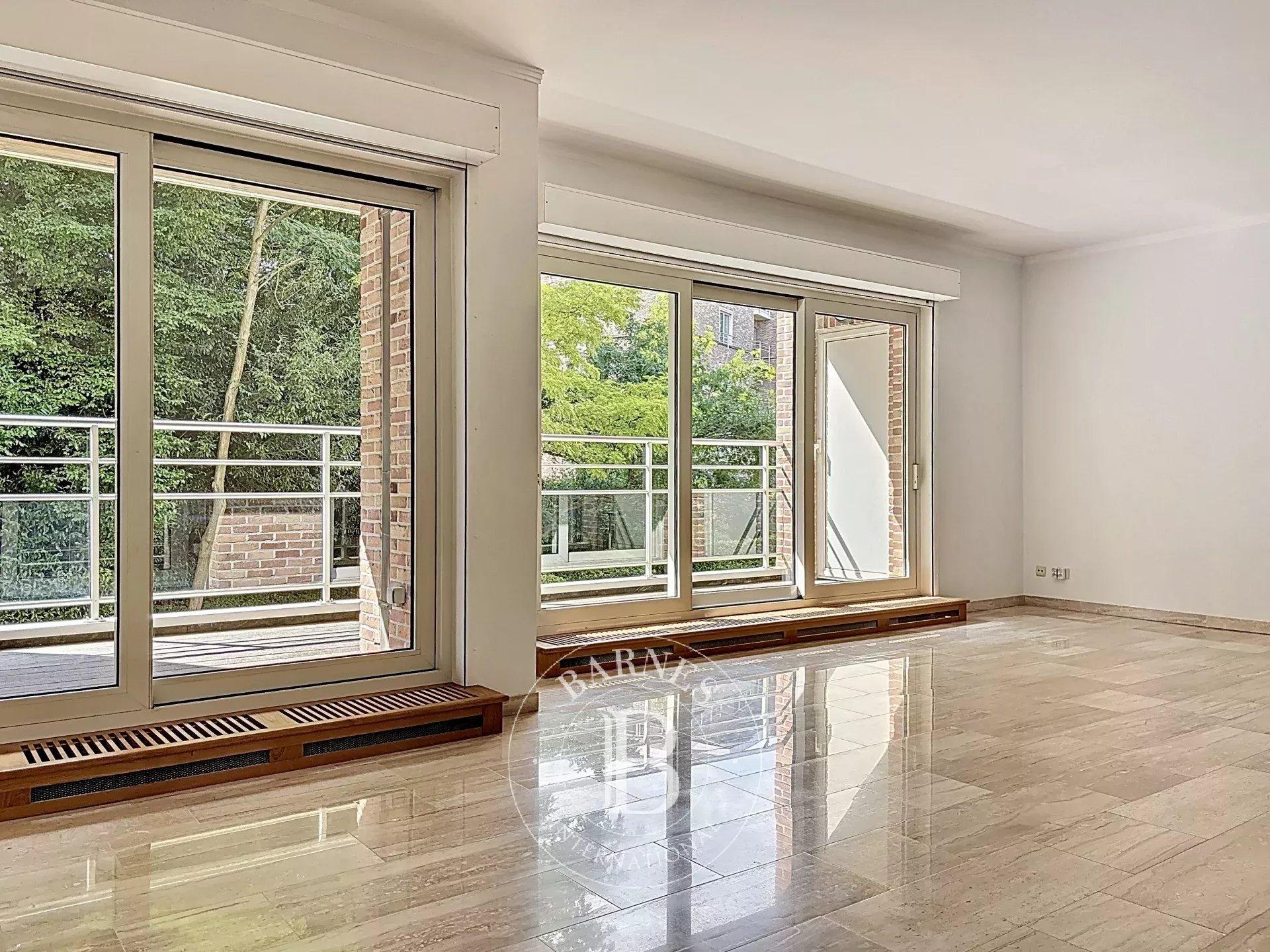 Roosevelt - Apartment 3 bedrooms, 2 bathrooms, terrace, garage