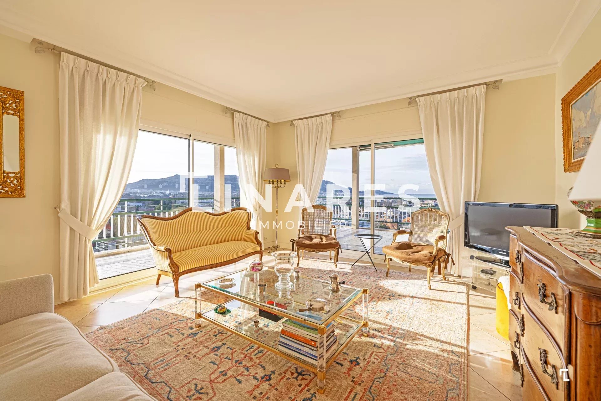 LE PIGNON DU 8E - Appartement T4/5 de 173 m2 Dernier Étage + Terrasse de 47m2 - Garage - 13008 Carré d'Or