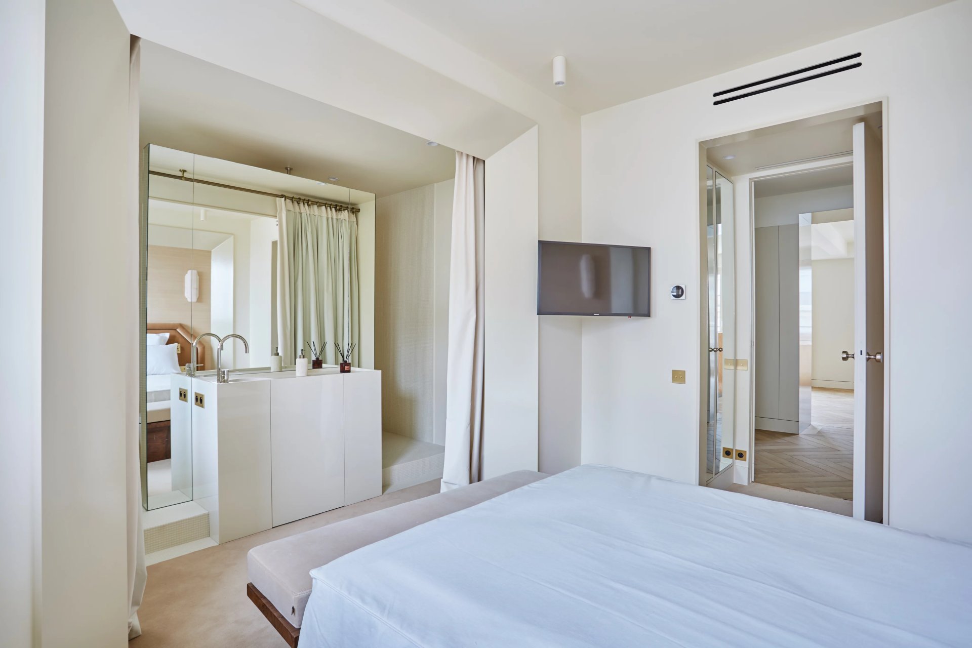 2 Bedroom Apartment/Flat's Image 3