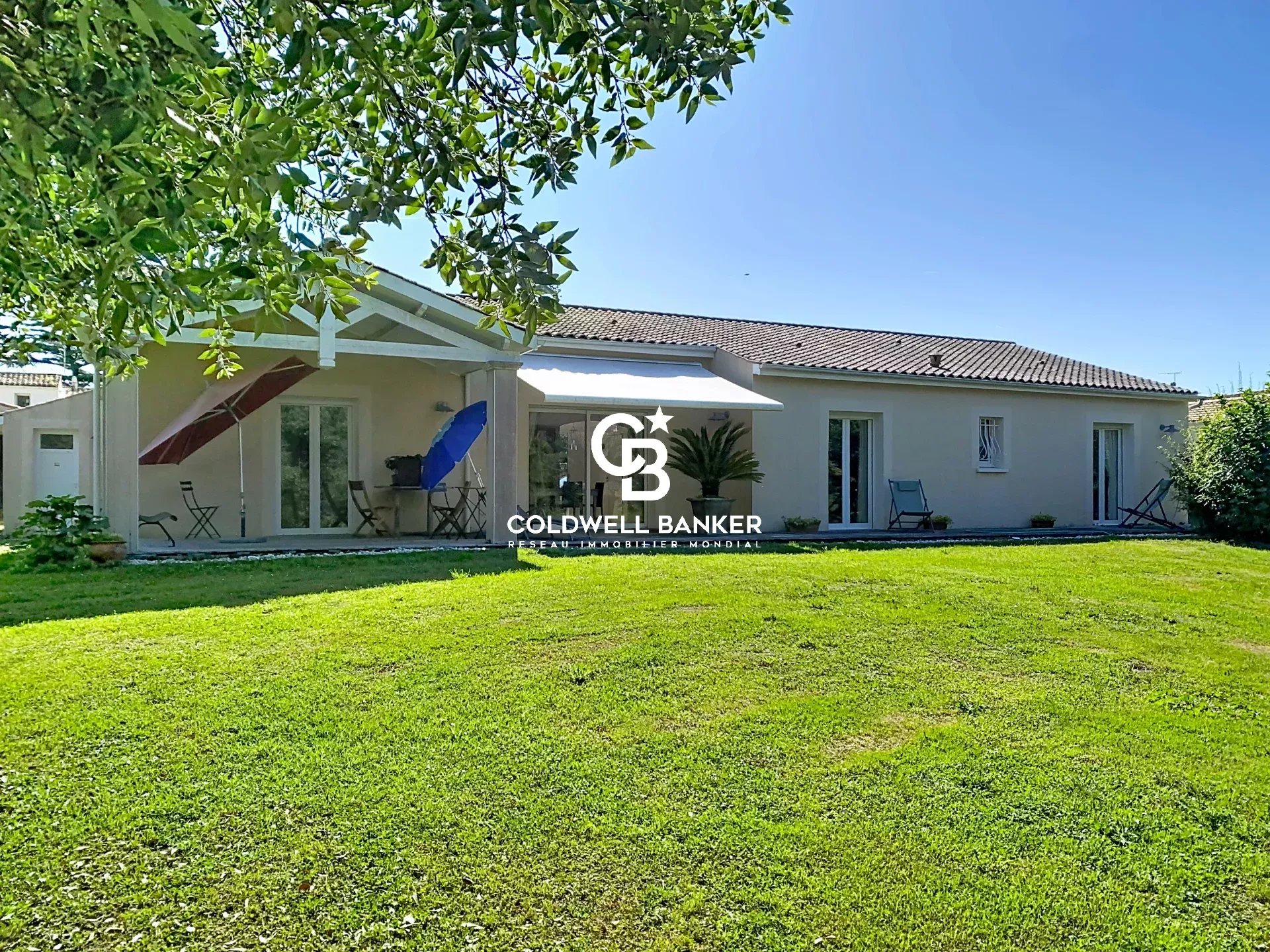 Coup de cœur Nancras – Plain-pied. contemporain avec double garage