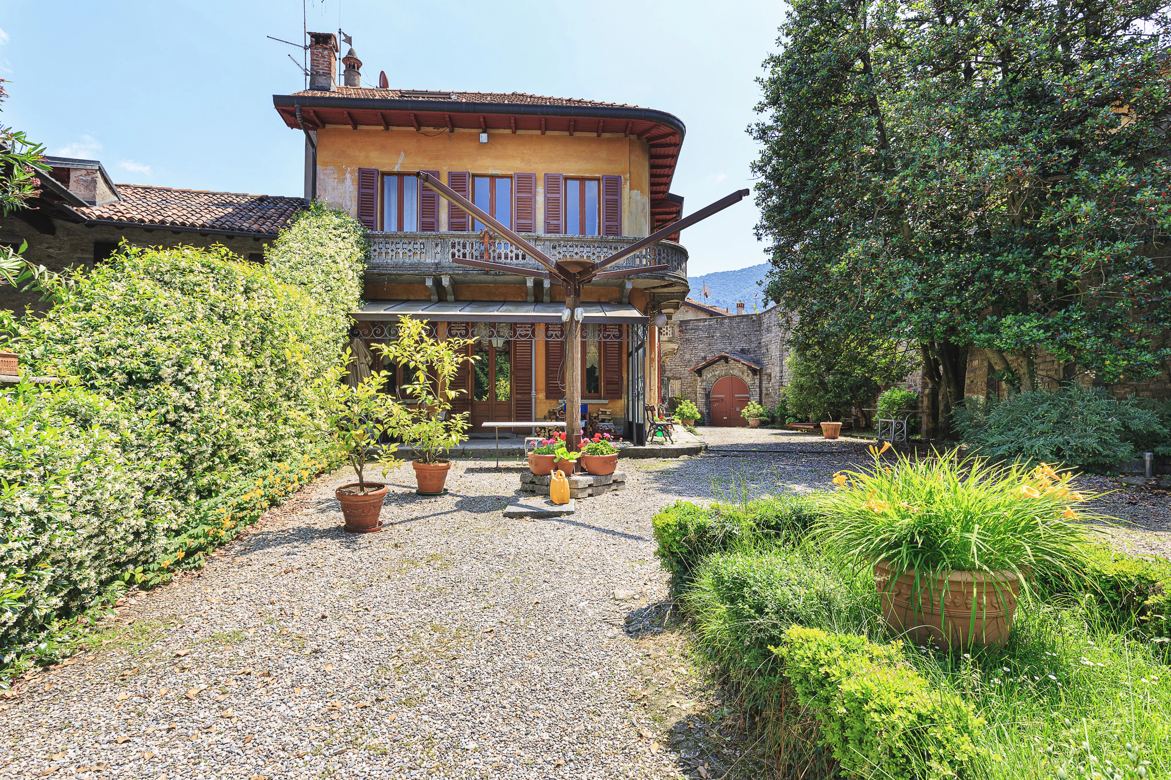 Villa D'Epoca with 7500 park - picture 20 title=
