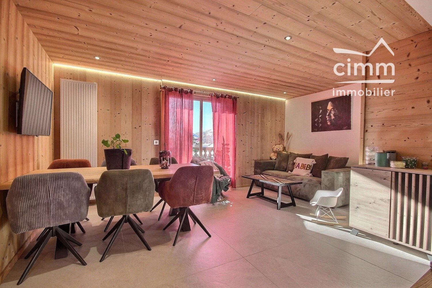 A VENDRE CENTRE LES CARROZ D'ARACHES 74300 APPARTEMENT RENOVE 3