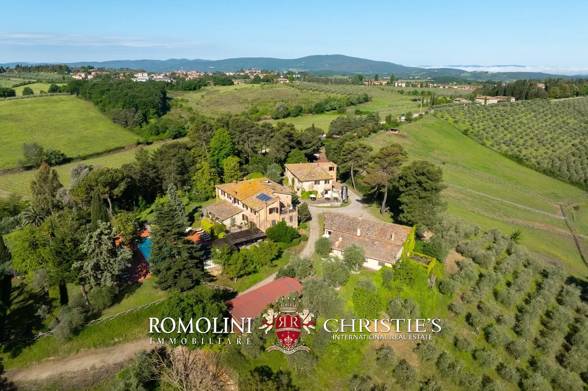 18 Bedroom Vineyard's Image 3