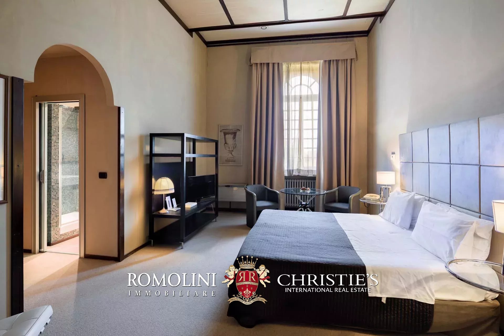 10 Bedroom Chateau's Image 38
