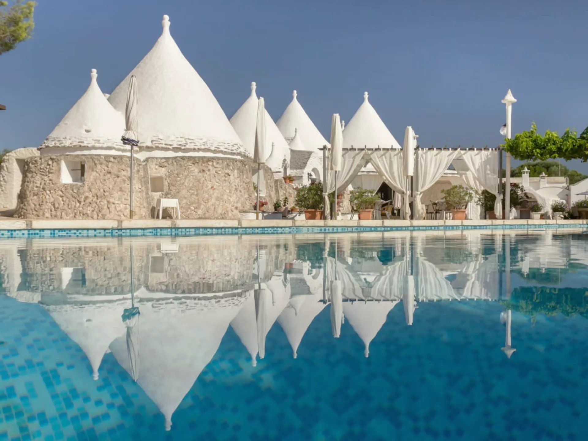 COMPLEX OF TRULLI & LAMIE