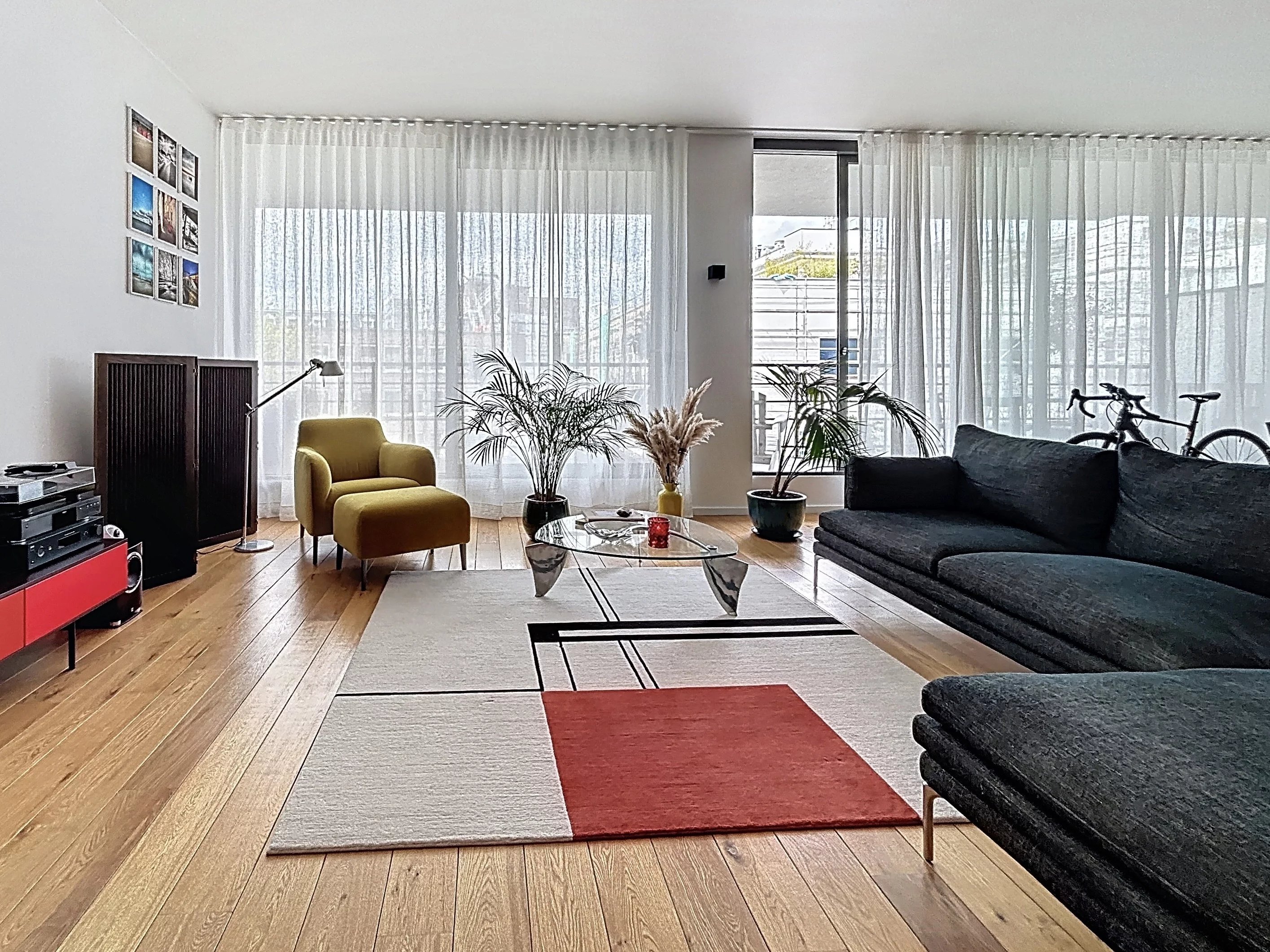 Brussel centrum – Groot gerenoveerd appartement – terras en hoge plafonds